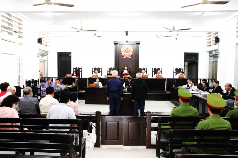              4 cựu lãnh đạo tỉnh Khánh Hòa lãnh án 16 năm tù -0