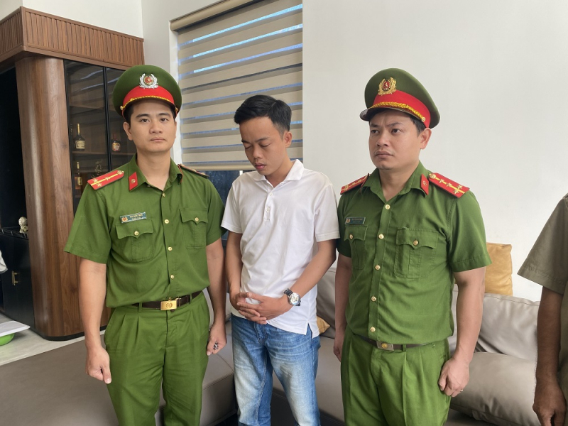 Giả vay tiền đáo hạn cho khách, cán bộ ngân hàng chiếm đoạt 25 tỷ đồng -0