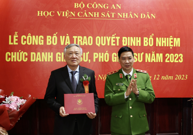 Học viện CSND trao quyết định bổ nhiệm chức danh GS, PGS năm 2023 -0
