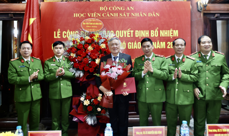 Học viện CSND trao quyết định bổ nhiệm chức danh GS, PGS năm 2023 -0
