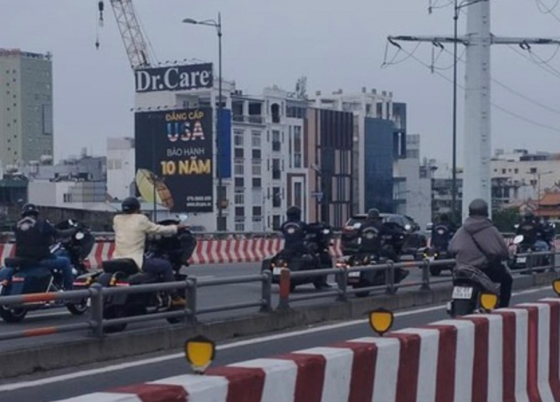 Phạt nguội đoàn mô tô “khủng” ngông nghênh lưu thông trong làn xe ô tô -0