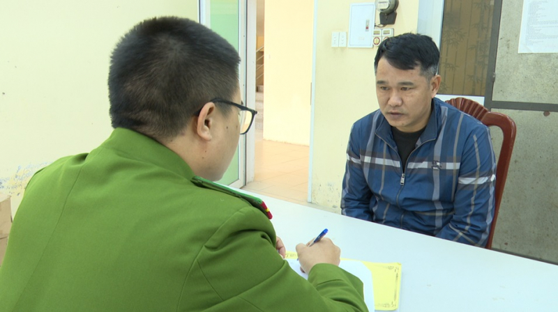 Vận động thành công 2 đối tượng truy nã có nhiều tiền án, tiền sự ra đầu thú -0