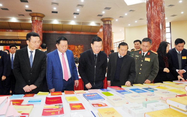 Tạo sức mạnh tổng hợp mang tính thế trận lòng dân trong bảo vệ nền tảng tư tưởng của Đảng -0