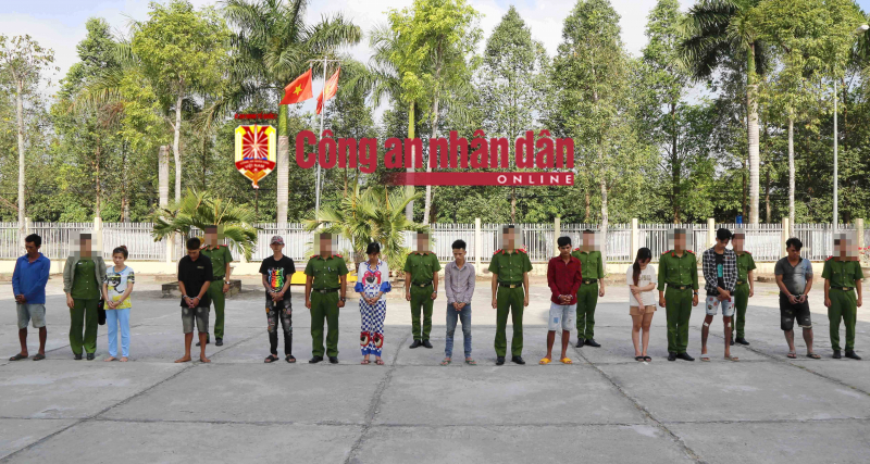 Triệt phá đường dây đưa “hàng đá” từ TP Hồ Chí Minh về Sóc Trăng tiêu thụ -0