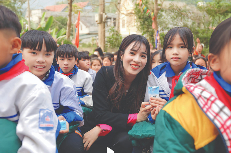 Anh hùng lao động Thái Hương được tôn vinh nhà lãnh đạo phát triển bền vững của năm ở hạng mục toàn cầu -1