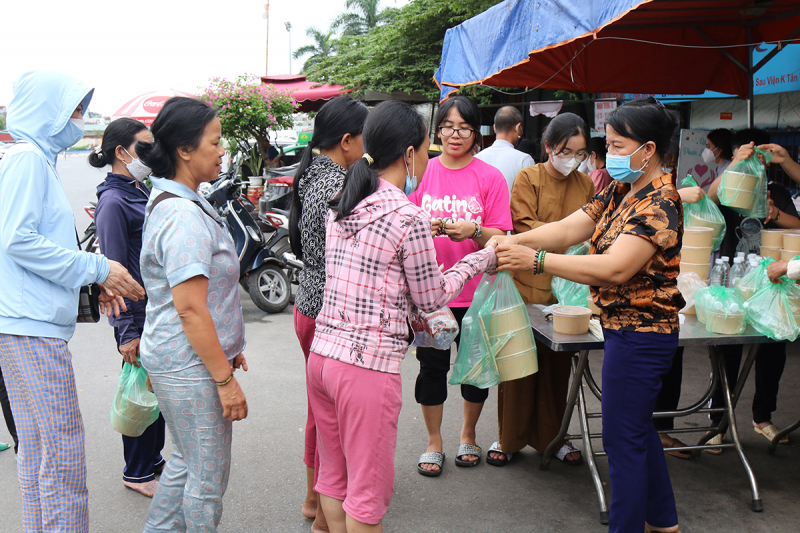 Những suất cơm 0 đồng giàu lòng nhân ái -0