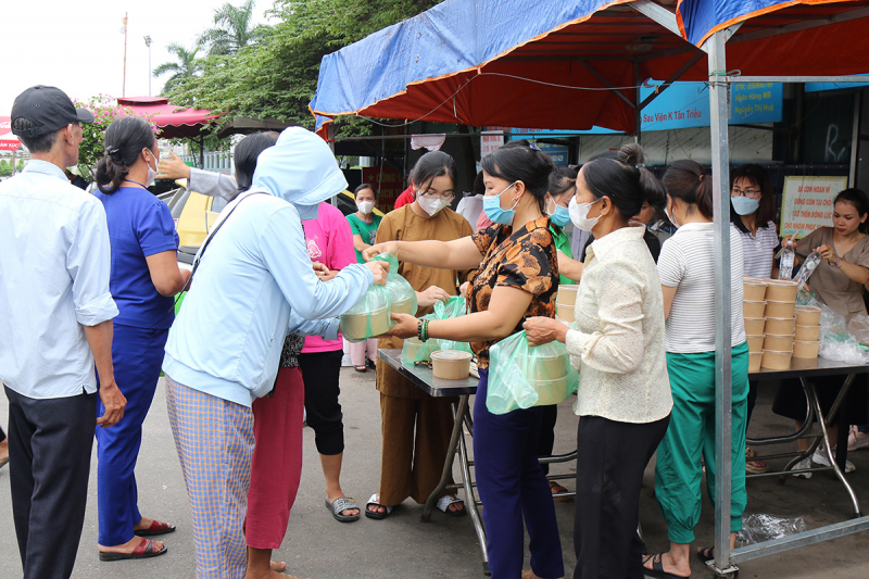 Những suất cơm 0 đồng giàu lòng nhân ái -1