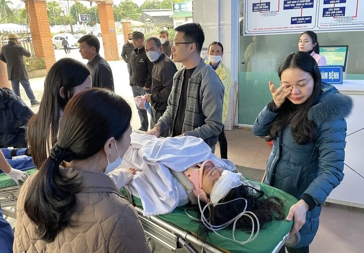 Huy động bác sĩ giỏi, đảm bảo đủ thuốc cấp cứu cho 11 học sinh vụ sập trần lớp học -0