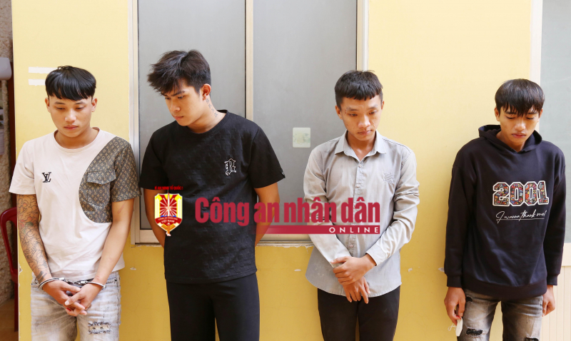 Bắt khẩn cấp 4 đối tượng thực hiện liên tiếp 6 vụ cướp, cướp giật trong đêm -0