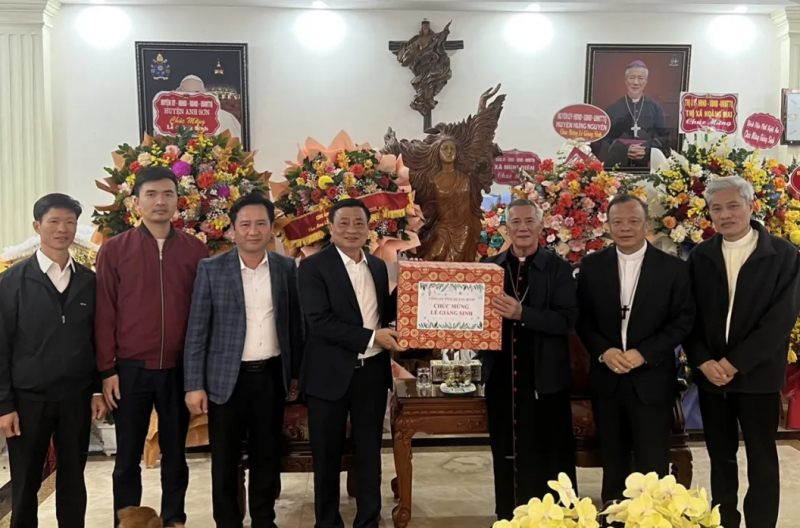 Chúc mừng Giáng sinh Tòa Giám mục Giáo phận Hà Tĩnh và Tòa Giám mục Giáo phận Vinh -0