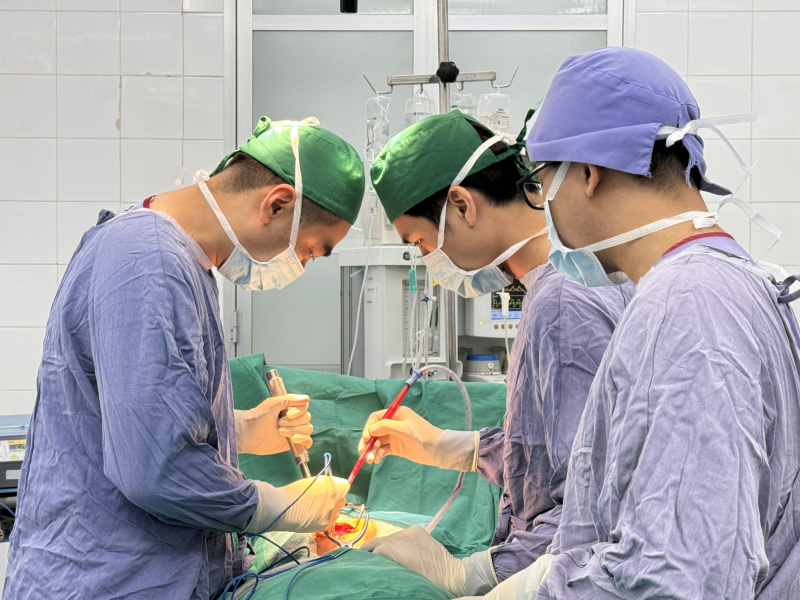 Nữ sinh nặng nhất trong vụ sập trần lớp học tiên lượng phục hồi kém  -0