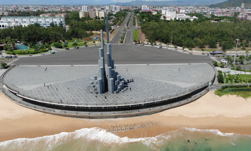 Công bố hai giải thưởng của Tháp Nghinh Phong ở Phú Yên -0