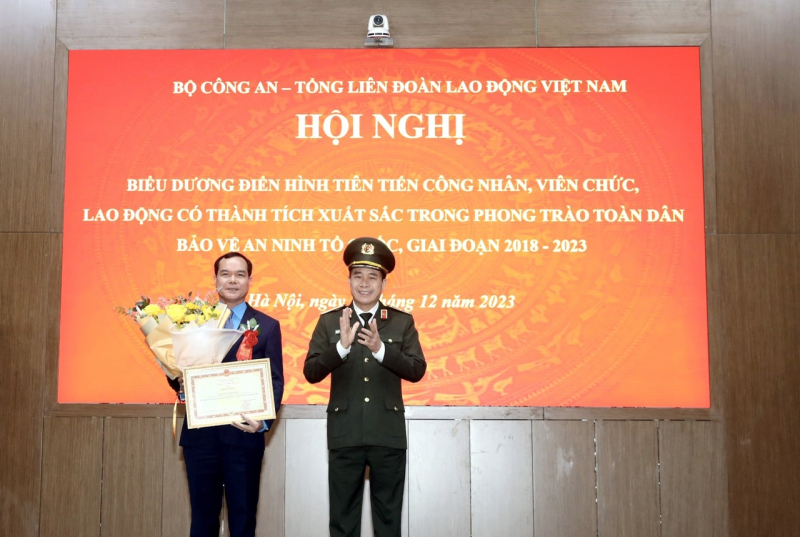 Vinh danh 145 tập thể, cá nhân công nhân viên chức, người lao động tiêu biểu trong phong trào toàn dân bảo vệ ANTQ -0