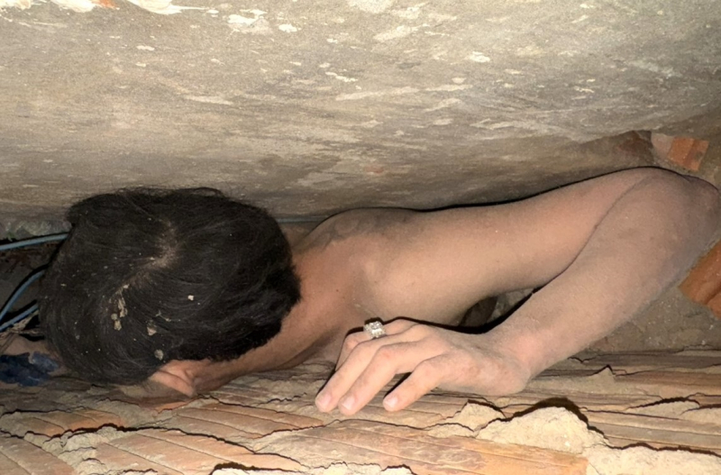 Đập tường bắt giữ đối tượng ma túy dùng súng bắn Công an -0