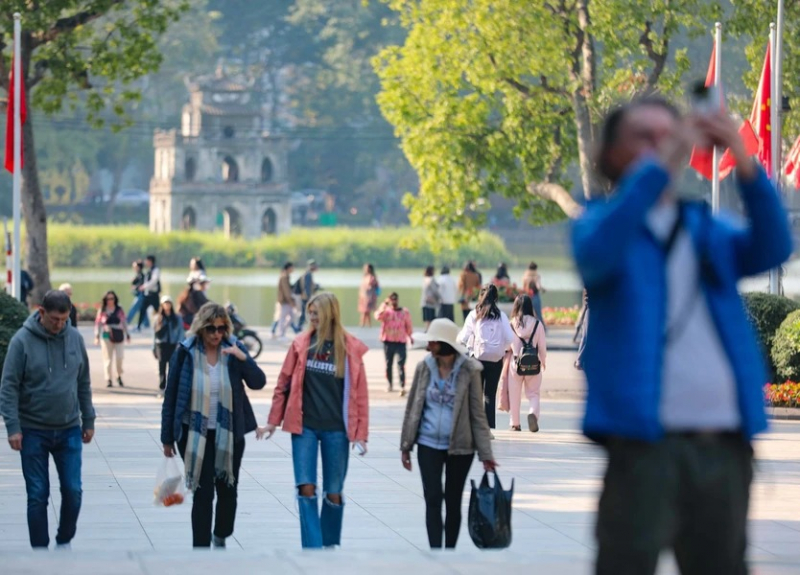 Hanoi Old Quarter remains popular destination for international visitors -0
