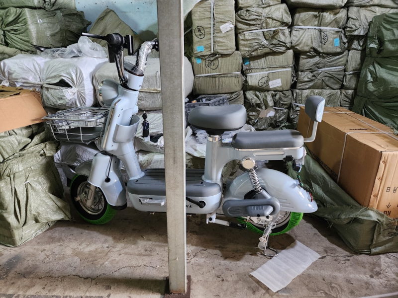 Phát hiện số lượng lớn phụ tùng, máy móc và thực phẩm chức năng nhập lậu  -0