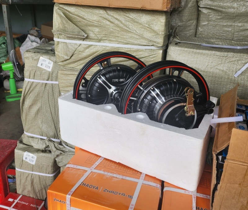 Phát hiện số lượng lớn phụ tùng, máy móc và thực phẩm chức năng nhập lậu  -1