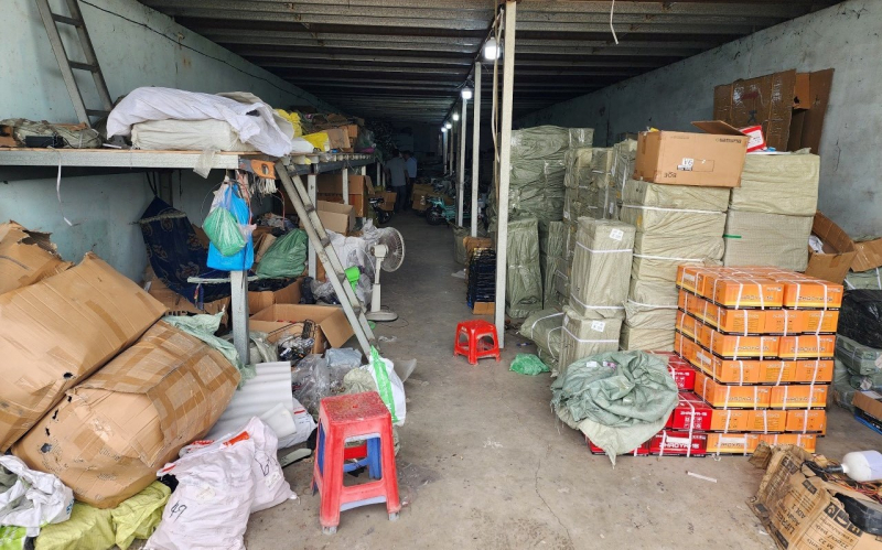 Phát hiện số lượng lớn phụ tùng, máy móc và thực phẩm chức năng nhập lậu  -2