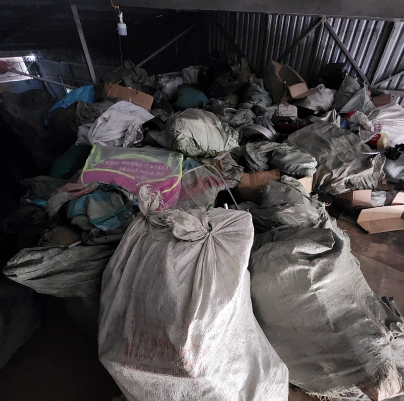 Phát hiện số lượng lớn phụ tùng, máy móc và thực phẩm chức năng nhập lậu  -1