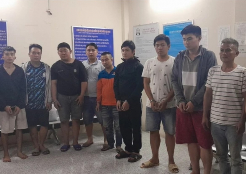 Tránh Công an, hàng chục con bạc chọn hẻm sâu để lập sới gà -0