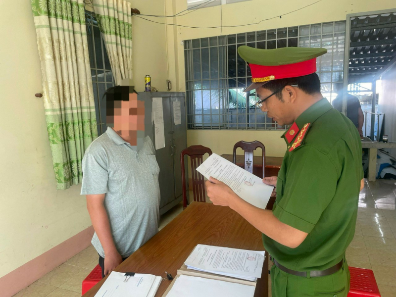 Khởi tố giám đốc sản xuất buôn bán 76 tấn phân bón giả  -0