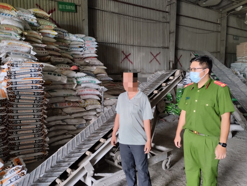 Khởi tố giám đốc sản xuất buôn bán 76 tấn phân bón giả  -0