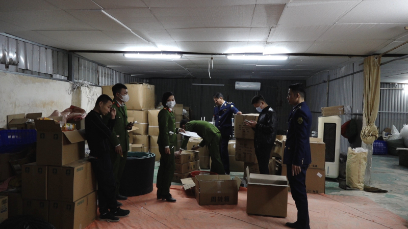  Phát hiện cơ sở sản xuất mỹ phẩm, thực phẩm chức năng giả quy mô lớn -0