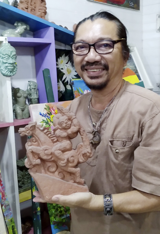Nhà điêu khắc Đoàn Xuân Hùng: Nghe đất thở ngón tay réo rắt -0