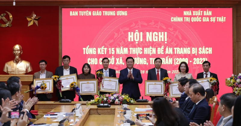 Hơn 14 triệu cuốn sách được trang bị cho xã, phường, thị trấn  -0