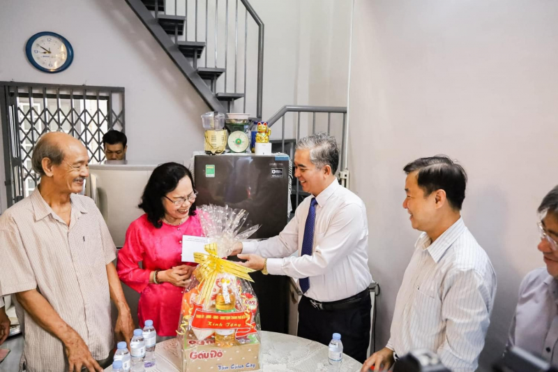Trên 400 tỷ đồng chăm lo gia đình chính sách, người có công dịp Tết Giáp Thìn -0