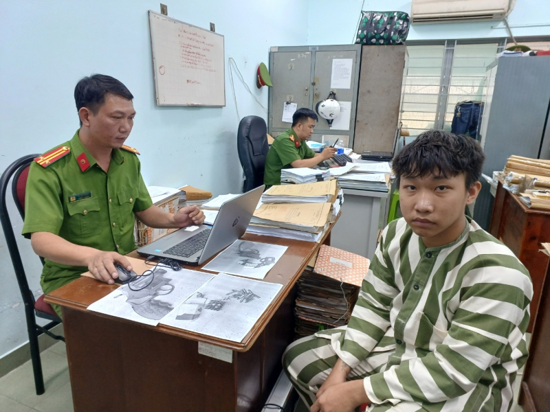 Hai thiếu niên cả gan mua bán trái phép vũ khí quân dụng -1