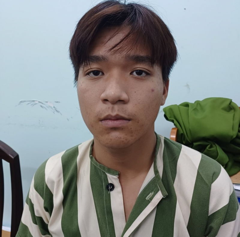 Hai thiếu niên cả gan mua bán trái phép vũ khí quân dụng -0