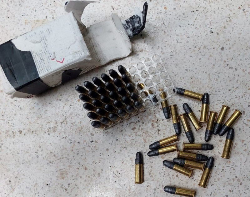 Hai thiếu niên cả gan mua bán trái phép vũ khí quân dụng -1