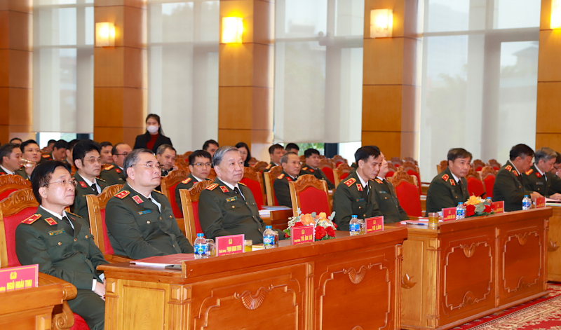 Công tác cán bộ cần 