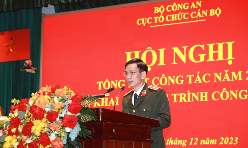Công tác cán bộ cần 
