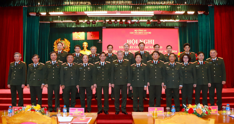 Công tác cán bộ cần 