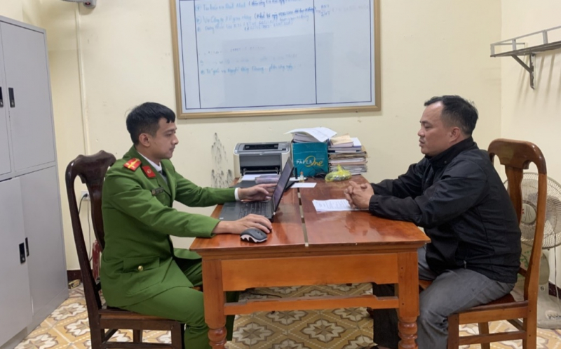 Dùng xe tải thùng vận chuyển hơn 3 tạ pháo đi tiêu thụ -1