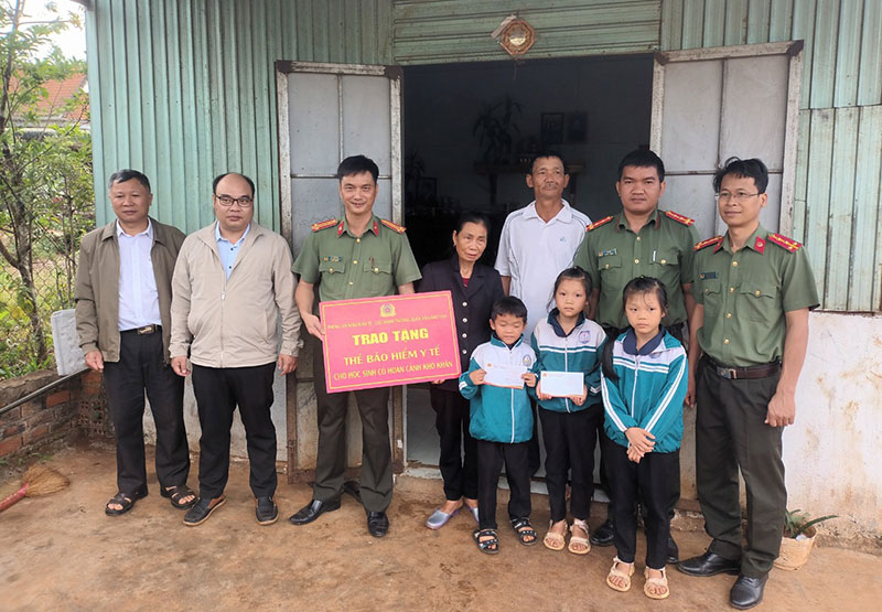 Phát huy mô hình dân vận khéo “Xã hội hóa mua bảo hiểm y tế cho học sinh” ở Công an tỉnh Đắk Nông -0