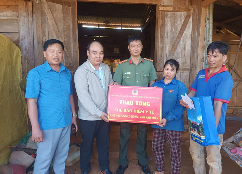 Phát huy mô hình dân vận khéo “Xã hội hóa mua bảo hiểm y tế cho học sinh” ở Công an tỉnh Đắk Nông -0