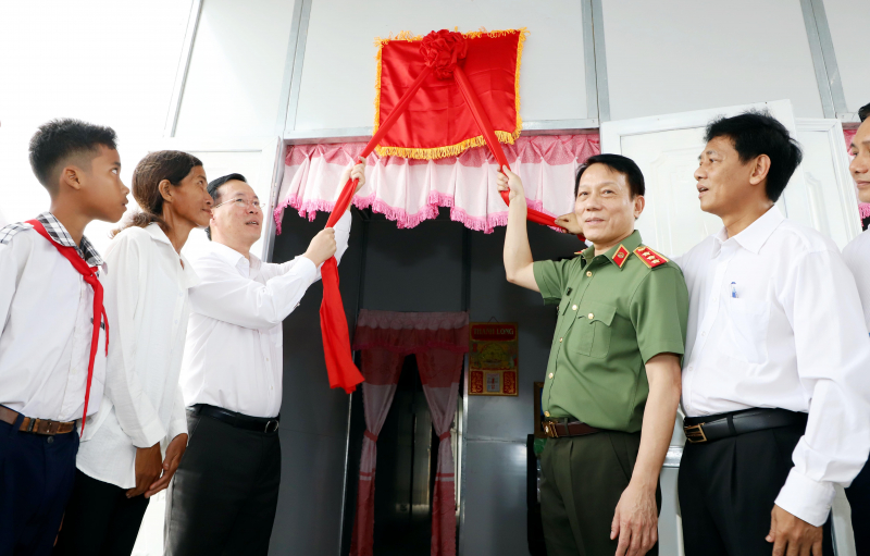 Chủ tịch nước Võ Văn Thưởng dự lễ tổng kết chương trình trao 1.200 căn nhà tặng người dân khó khăn ở Sóc Trăng -0