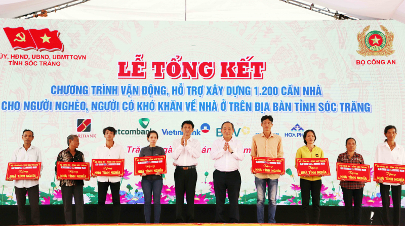 Chủ tịch nước Võ Văn Thưởng dự lễ tổng kết chương trình trao 1.200 căn nhà tặng người dân khó khăn ở Sóc Trăng -0