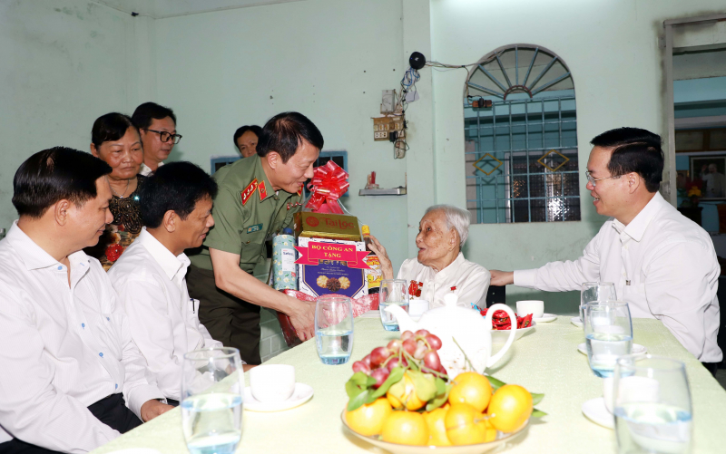 Chủ tịch nước Võ Văn Thưởng dự lễ tổng kết chương trình trao 1.200 căn nhà tặng người dân khó khăn ở Sóc Trăng -1