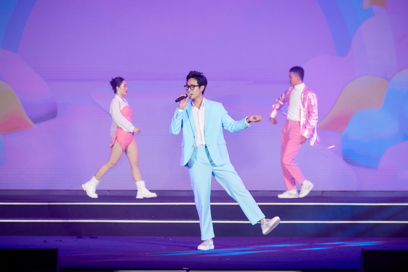 Độc lạ đón năm mới ở thị trấn Hoàng Hôn -0