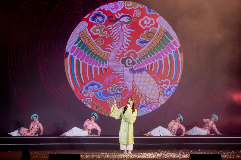 Độc lạ đón năm mới ở thị trấn Hoàng Hôn -0