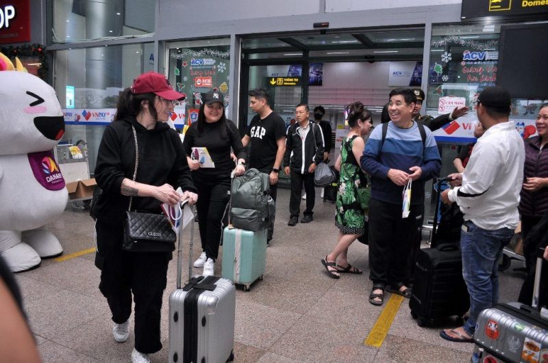 Đà Nẵng, Quảng Nam tấp nập đón du khách “xông đất” trong Tết Dương lịch 2024 -0