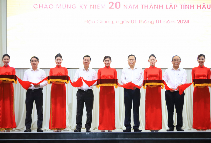 Chủ tịch nước Võ Văn Thưởng dự Lễ kỷ niệm 20 năm thành lập tỉnh Hậu Giang -0