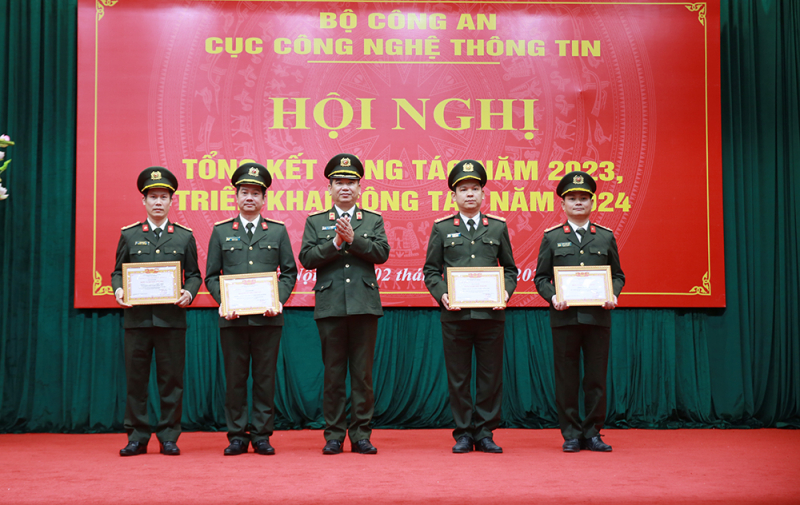 Đẩy mạnh áp dụng công nghệ thông tin vào các mặt công tác Công an -0