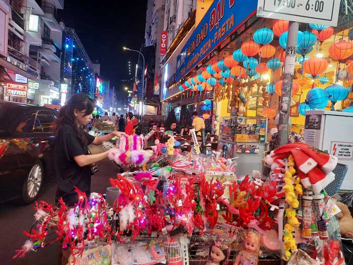 “Phố Tây” ngày cuối năm -0