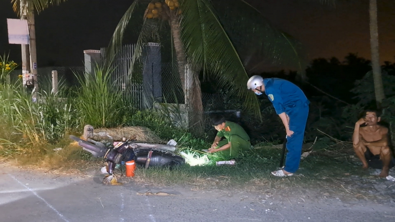 Xe khách va chạm xe máy trong đêm, một người tử vong tại chỗ -1