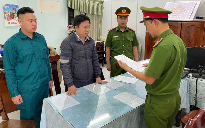 Giám đốc phòng giao dịch ngân hàng lừa đảo chiếm đoạt 14 tỷ đồng -0